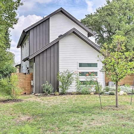 Gorgeous Georgetown Home, Walk To The Square! Екстериор снимка