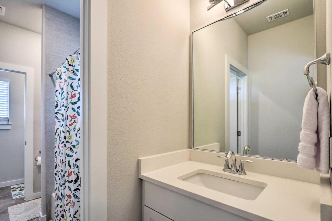 Gorgeous Georgetown Home, Walk To The Square! Екстериор снимка
