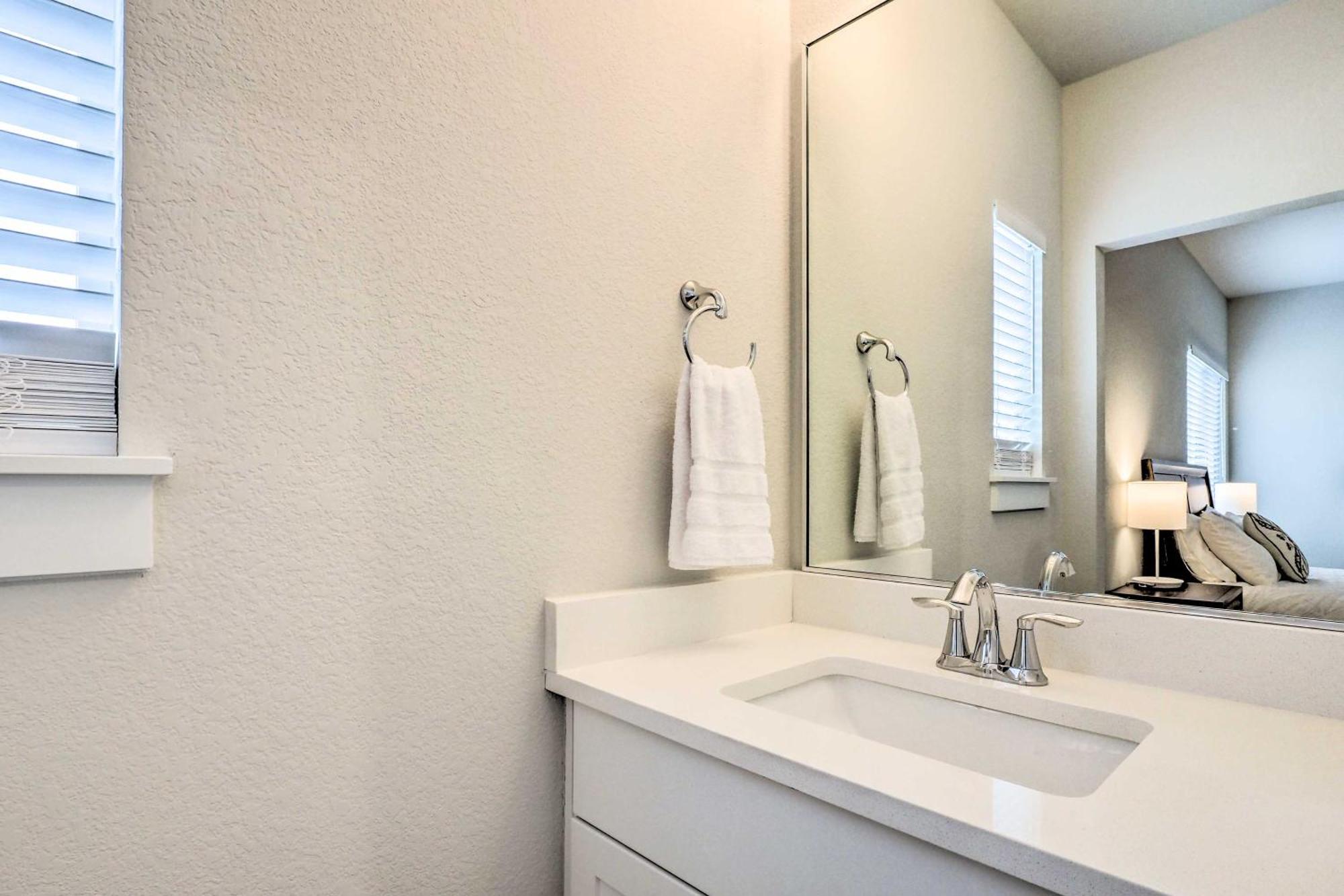 Gorgeous Georgetown Home, Walk To The Square! Екстериор снимка